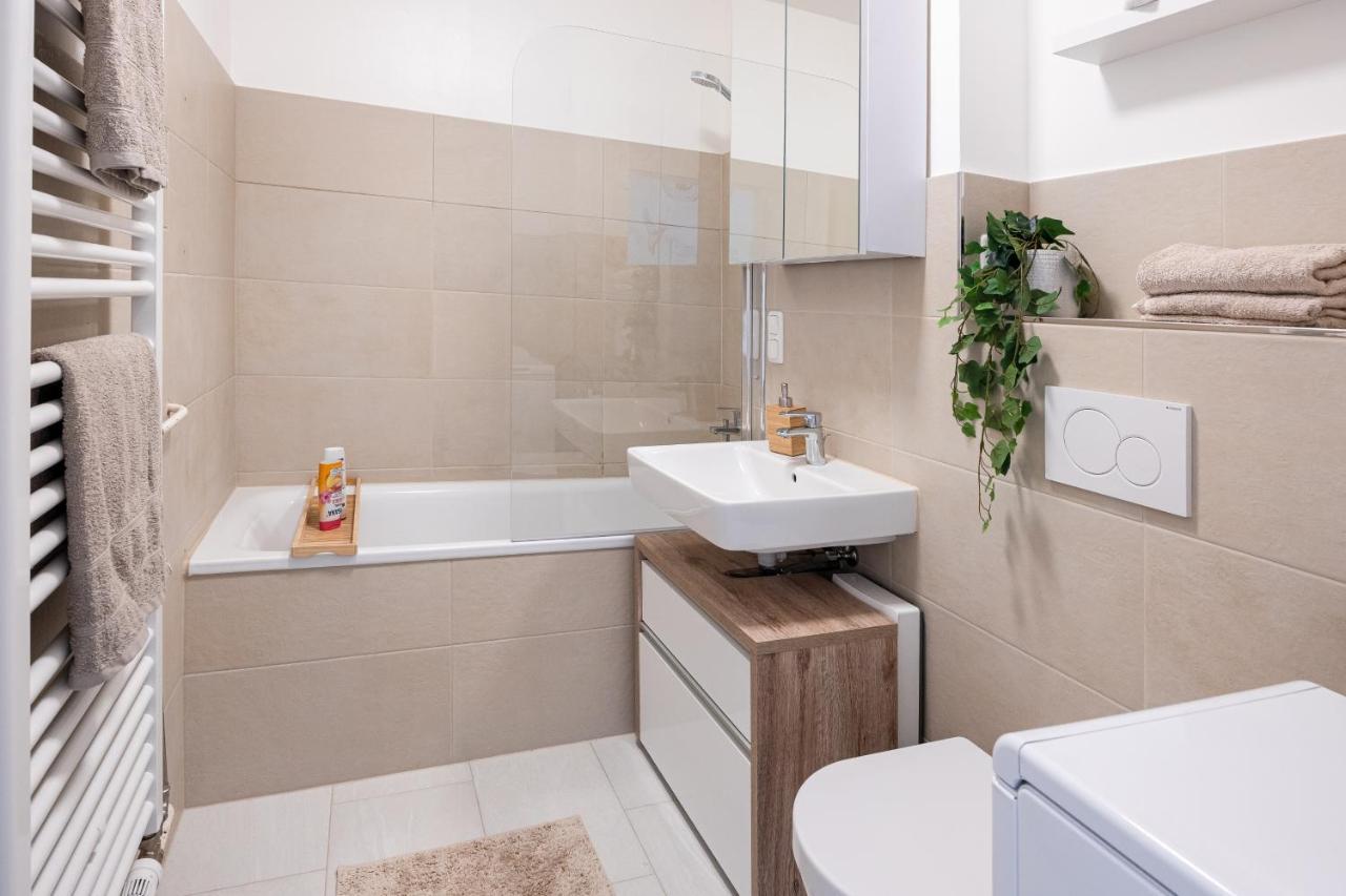 Moderne 2-Zimmer-Wohnung Mit Atemberaubender Skyline Aussicht Auf Frankfurt! Steinbach im Taunus Ngoại thất bức ảnh